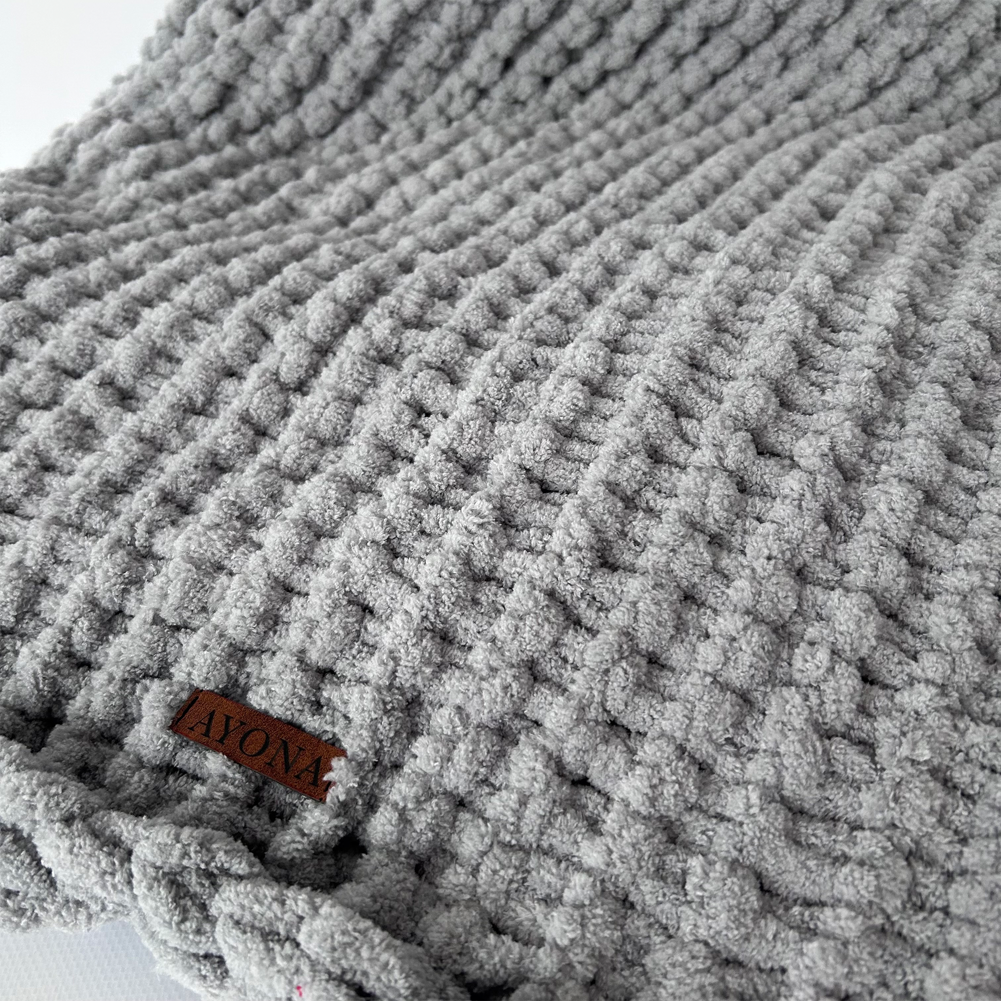 Ayona El Örgüsü Premium Kedi Köpek Yatağı - Ultra Yumuşak Pofuduk Gümüş Gri Pet Minderi - Yıkanabilir Hayvan Yatağı - Görsel 3